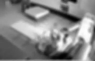 Merasa Ada yang Tak Beres Saat PRT ini Menjaga Anaknya, Wanita ini Kaget Saat Lihat Kelakuan Menjijikkan PRTnya yang Terekam CCTV!
