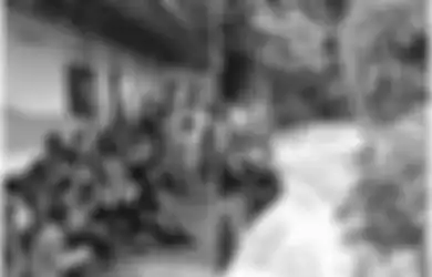 Berdiri di Atas Batu dengan Tatapan Tajam, Penampakan Sosok Hitam dalam Tragedi Susur Sungai SMPN 1 Turi Diduga Hantu, Sosok Ini Justru Ungkap Fakta Sebenarnya