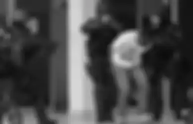 Nyelonong Masuk Masjid Usai Shalat Maghrib, Pria ODGJ Ini Buat Kalang Kabut Jamaah, Bawa Pistol Mainan yang Diselipkan di Celananya