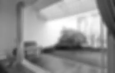 Inspirasi Hunian Terang yang Bermandikan Cahaya, Gunakan Skylight dan Pintu Lipat!