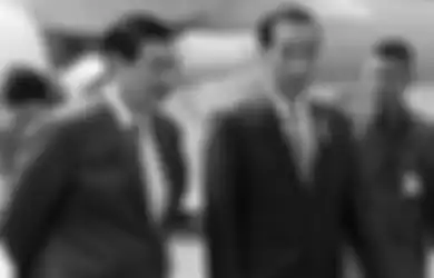 Sesumbar Bilang Para Menteri Ekonomi Kabinet Jokowi Harus Mundur Bila Menang Debat dengan Luhut Binsar, Rizal Ramli Mendadak Malah Kabur Duluan Waktu Diajukan Syarat Setimpal