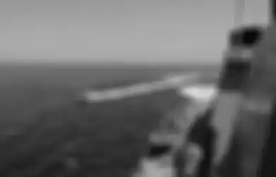Kapal Perang Amerika Serikat Lakukan Social Distancing dengan Armada Pasukan Iran di Lautan, Bukan Gara-gara Corona, Keduanya Siap Adu Tembak Sampai Titik Darah Penghabisan Jika Saling Mendekat