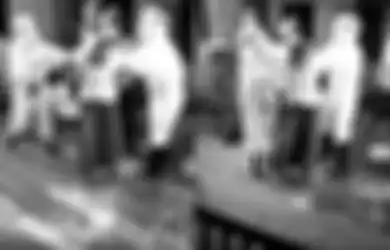 Dijemput Paksa Tim Medis Lengkap dengan APD, Kakek Positif Covid-19 Ini Ngamuk, Teriak-teriak Saat Akan Dipasangi Masker Hingga Tendang Petugas