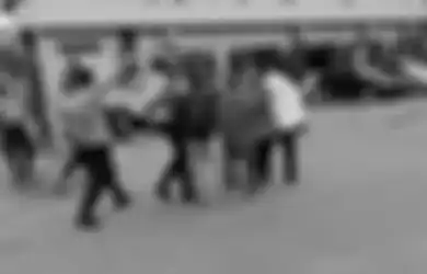 Bagai Parasit di Negeri Sendiri, Anggota PNS Ini Malah Bangga Jadi Aktivis FKM, Terobos Markas Polda Maluku Sambil Bawa Bendera Kedaulatan, Tak Sadar Hidup Selama Ini Pakai Duit Rakyat Indonesia