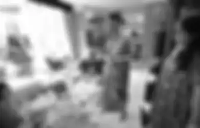 Capek Dituding Cuma Numpang Tinggal di Rumah Kakaknya, Nisya Ahmad Putuskan untuk Jualan Kain, Tak Gengsi Walau Harus Ngemper di Lantai