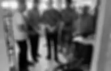 Tanpa Sebab, Suami Ini Tiba-tiba Ayunkan Parang Membabi Buta Hingga Tak Sadar Istrinya Termutilasi Lalu Histeris Peluk Jasad Korban