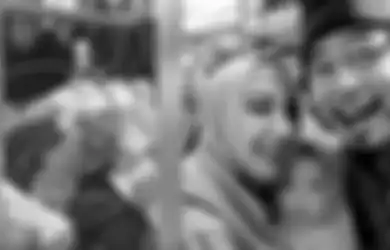 Sedih Banget, Bayi Ini Menangis Sesenggukan dan Peluk Jenazah Ibunya yang Sudah Terbujur Kaku, Sang Ayah Berikan Pesan Terakhir dari Istri untuk Putrinya: Berjalanlah Terus Disamping Mama dan Papa