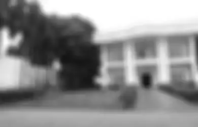 Menilik Kembali Rumah Putih Bergaya Klasik yang Viral Sering Dipakai Syuting Sinetron, Terbongkar Harga Sewanya Tembus Rp 150 Juta per Bulan!