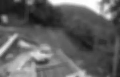 Terekam Kamera! Ini Video Detik-detik Jalan Trans Sulawesi Ambruk, Jerit Warga Terdengar Saat Rumah di Sekitar Ikut Lenyap Tersapu Longsor