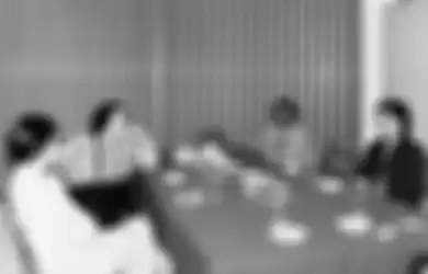 Nyaris Terbuang dari Dalam Gudang, Siapa Sangka Foto Jadul Ini Jadi Bukti Pertemuan Pertama Jokowi dan Sri Mulyani, Begini Cerita di Baliknya yang Mengejutkan