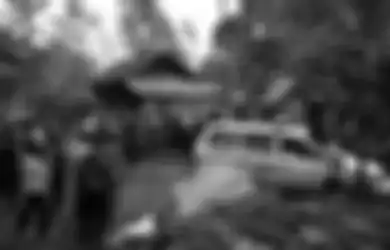 Berada di Belakang Mobil yang Dikendarai Sang Ibu, Bocah 7 Tahun Ini Ditemukan Meninggal Setelah Terhantam dengan Keras, Dinding Setinggi 1 Meter Sampai Roboh