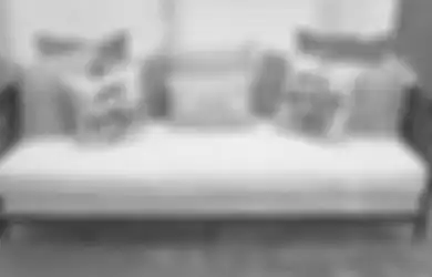 Inspirasi Desain Sofa dan Cushion Ciamik 2020, dari Tabrak Motif Engga Masalah!