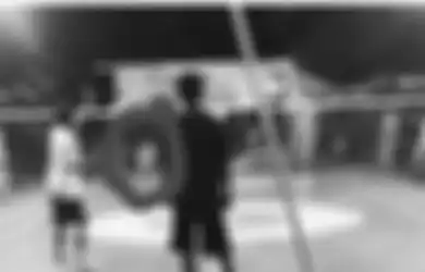 Duduk Santai Layaknya Penonton, Peserta Turnamen Badminton Dibuat Merinding Lihat Potret Pertandingannya Ditonton Sosok Mirip Kuntilanak, si Pemilik Foto Angkat Bicara
