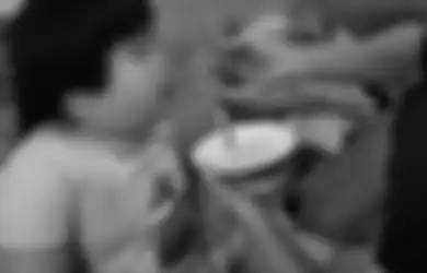 Demi Konten, Bocah 3 Tahun Dipaksa Orang Tuanya Menelan Banyak Makanan, Begini Endingnya