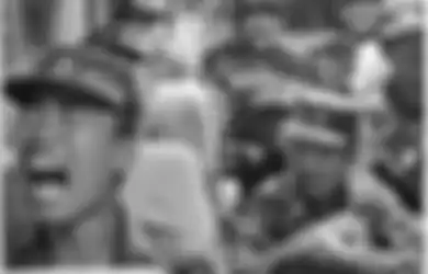 Lihat Tampang Tentara China dalam Bus Ini, Diduga Akan Dikirim ke Perbatasan India, Remaja-remaja Ini Nangis Sesenggukan