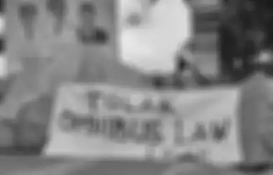 Ditolak Sana-sini, Jokowi Justru Tandatangani UU Cipta Kerja 1.187 Halaman Meski Pecah Demo Besar-besaran, Ini yang Akan Dilakukan Pemerintah Jika Digugat ke MK