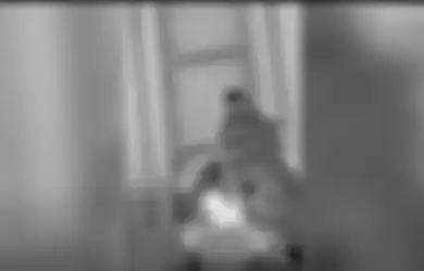 Mengerikan! Heboh Video Seorang Dokter Ingatkan Soal Pemakaian Masker Sambil Tangani Pasien Covid-19 Sekarat: Jangan Sampai Saluran Nafas Kalian Disumbat Plastik 