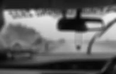 Menangis dan Basah Kuyup Diguyur Hujan Lebat, Ibu dan 2 Anaknya Nekat Jalan Kaki Menyusuri Tol, Polisi: Bertengkar dengan Suami dan Diturunkan di tengah Jalan