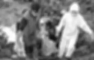Buat Warga Pasuruan Geger, Mayat Perempuan Tanpa Busana Ditemukan Tergeletak di Atas Batu Hitam Besar: Identitasnya Masih Misterius