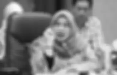 Merasa Dikalahkan Raffi Ahmad, Wakil Komisi IX Kecewa Tak Ada Perwakilan DPR yang Ikut Vaksinasi Perdana: Ya Ampun, Kok Kami Cuma Jadi Bagian Stempel