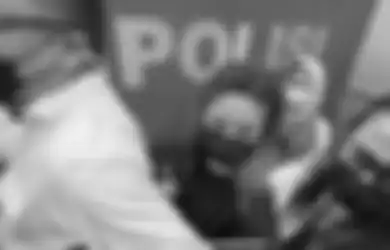 Diperiksa Perdana Terkait Kasus Video Syur 14 Detik, Pesinetron GL Pilih Bungkam, Hanya Mau Bicara Saat Dicecar 31 Pertanyaan oleh Penyidik