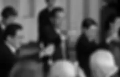 Tarik Investor Asing Buat Tunjang Ekonomi Indonesia, Presiden Legalkan Produksi Miras di Beberapa Daerah, PKL Boleh Ikut Jual dengan Syarat Berikut!