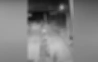 Buat Petugas Jaga Kabur Ketakutan, Video CCTV Penampakan Pocong Lompat-lompat di Gerbang Tol Trending Youtube, Ewing HD: Sebelahnya Ada Kuburan