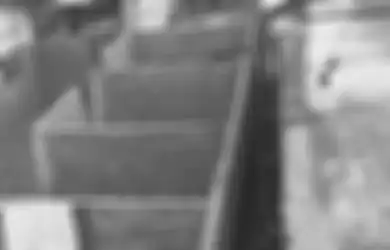 Akses Jalan Ditembok Permanen, 4 Keluarga di Pemalang Terpaksa Lewat Got Sempit Tiap Kali Masuk ke Rumah, Kepala Desa: Belum Ketemu Jalan Keluarnya...