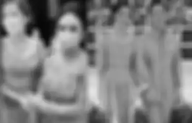 Terekam Kamera, Sikap Sarah Menzel Pacar Azriel Hermansyah Saat Bertemu Krisdayanti di Acara Lamaran Calon Kakak Ipar Jadi Sorotan, Netizen: Masya Allah...