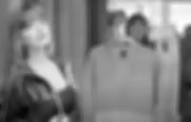 Setahun Tak Dapat Job Nyanyi Gegara Pandemi, Pedangdut Seksi Ini Akhirnya Banting Setir Jadi Pedagang Baju, Lihat Penampakannya Saat Layani Pembeli..