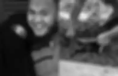 Kondisi Rumah Tangga Caesar YKS Makin Memprihatinkan, Sang Istri Jadi Bulan-bulanan 'Kiriman Misterius' Berbau Klenik, Alami Muntah Belatung hingga Pekarangannya Ditanam Kain Kafan
