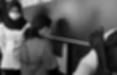 2 Tahun Buka Bisnis Prostitusi Online di Rumah, Ibu Ini Nekat Jajakan Anak Gadisnya ke Pria Hidung Belang, Polisi: Putrinya Sendiri Dipasang Tarif Rp 400 Ribu
