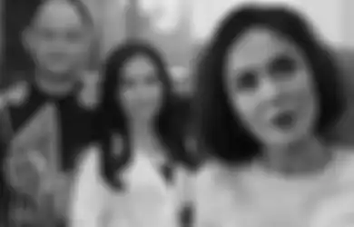 Pernah Nikah Siri, Iis Dahlia Sudah Hamil 3 Bulan Saat Resmi Dipinang Satrio Dewandono, Yuni Shara Sampai Bingung Gegara Kebaya Sahabatnya Tak Muat