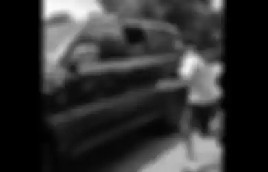 Tunggui di Jalan Berlubang, Siswa SMP di NTT Ini Nekat Kejar Jokowi Meski Ditegur Paspampres Demi Berikan 'Surat Cinta' Langsung untuk Sang Presiden, Begini Isinya