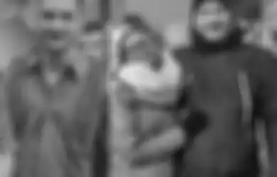 Rela Pindah Agama Lagi Demi Nikahi Mantan Asisten, Jono Armstrong Eks 'GBS' Makin Bahagia di Pernikahan Kedua, Intip Potret Mesranya Bareng Sang Istri
