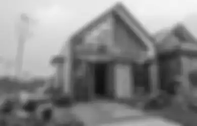 Rumah Tropis Berkonsep Villa Ini Memanfaatkan Kontur Lahan dan Sejuknya Alam Cikeas