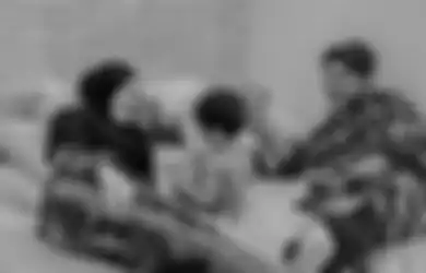 Emak-emak Makin Tergila-gila, Arya Saloka Terekam Kamera Sempatkan Salat di Ruangan Seadanya Meski Sedang Sibuk-sibuknya Syuting Ikatan Cinta, Netizen: Meleleh Banget...