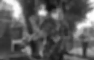 Modal Baju Loreng dengan Wajah yang Selalu Diblur, Anggota TNI AU Ini Viral Sampai Panen Pujian Berkat Aksinya yang Suka Berbagi Tanpa Pandang Bulu, Parasnya Masih Misterius Hingga Kini