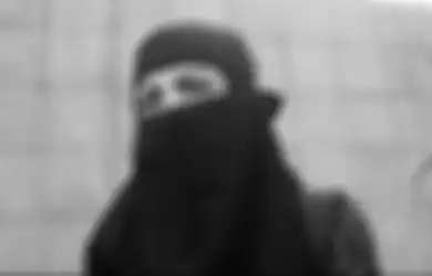 Selama Ini Dikira Karena Sakit, Five Vi Berlinang Air Mata Ungkap Alasannya Berhijrah: Selama 40 Tahun Aku Hidup di Dunia Entertainment...