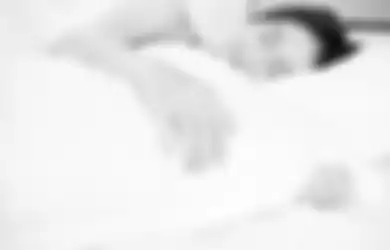 Tidur Memeluk Guling terasa Nyaman? Ternyata Ini Lho Alasannya