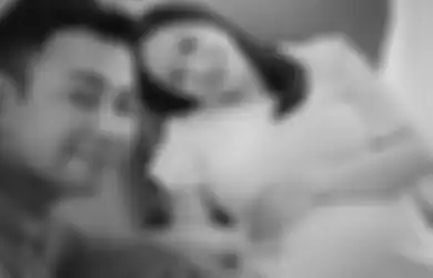 Pakai Kaus Putih untuk Santai di Rumah, Nagita Slavina Bikin Jantung Netizen Mau Copot karena Harganya yang Barbar: Dia Bingung Mau Ngabisin Duitnya!