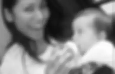 Anggun C Sasmi Perdana Bagikan Foto Sang Anak