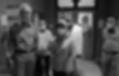 Langsung Ngantor Meski Tangannya Belum Bisa Lurus, Ganjar Pranowo Beber Kondisinya Pasca Kecelakaan: Cuma Ditaleni
