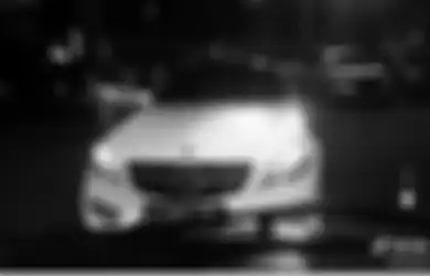 Tiba-tiba Pindah Lajur Tanpa Nyalakan Sein, Viral Video Mobil Mercy Halangi Ambulans Bawa Perempuan Hamil hingga Bodi Saling Serempet, Begini Kata Pihak Kepolisian