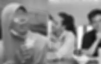 Datangi Rumah Baim Wong, Ibu-ibu Menggendong Anak Ancam Mau Mati Jika Tak Diberi Uang, Suami Paula Verhoeven Lakukan Tindakan Ini