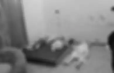 Dobrak Pintu Kamar Tetangganya, Warga Deliserdang Dibuat Geger Temukan Guru SMA dan Anak Kembarnya Tewas Tergeletak dengan Mulut Berbuih, Saksi Mata: Begitu Kami Lihat, Allahuakbar