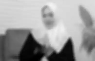 Pede Tunjukkan Pesonanya di Atas Catwalk, Angelina Sondakh Justru Mengkeret Saat Lihat Menu Makan di Mall: Biasa Makan Telor Dadar Campur Sambal