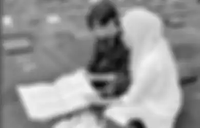 'Olla Gagal Lagi Abah...' Istri Aufar Hutapea Curhat Pilu di Makam Ayahnya, Tak Bisa Menutupi Kesedihan Rumah Tangganya Lagi-lagi Berujung Perceraian