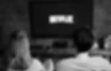 Mau Nobar Netflix Saat Lebaran? Coba Bersihkan Dulu Televisimu dengan Benar