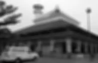 5 Pantangan Bagi Umat Islam Terpampang di Gapura, Ini Sejarah Masjid Sunan Ampel Surabaya, Ramai Dikunjungi Wisatawan Lokal Hingga Mancanegara di Akhir Bulan Puasa